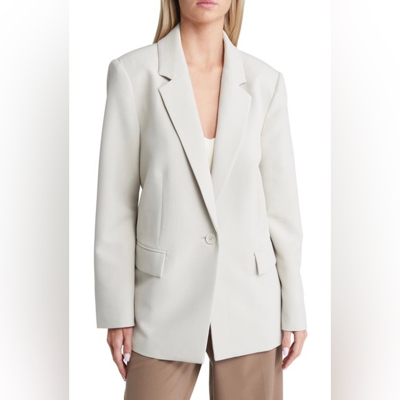 Blazer used like very new! #OpenEdit Over size style XS/Beige Silver color. - Picture 8 of 9